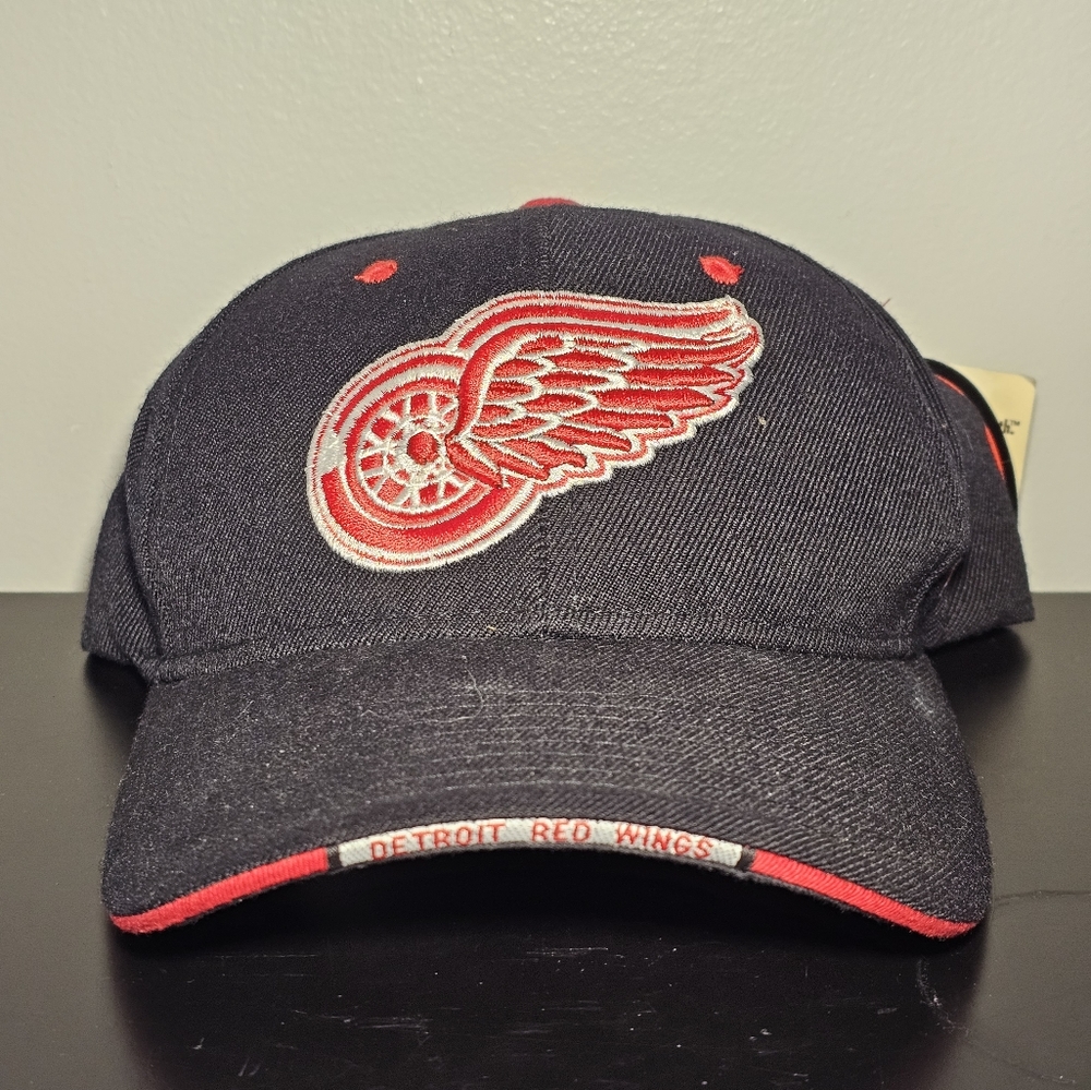 Detroit Red Wings adjustable hat NWT